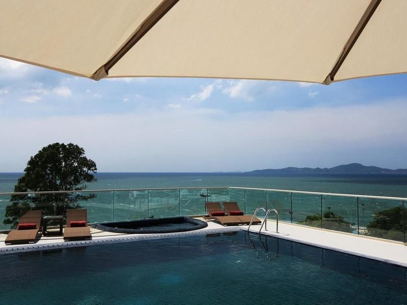 Centara Grand Phratamnak Resort 140410