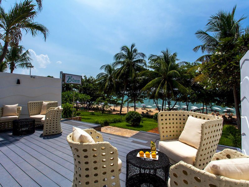 Centara Grand Phratamnak Resort 140418