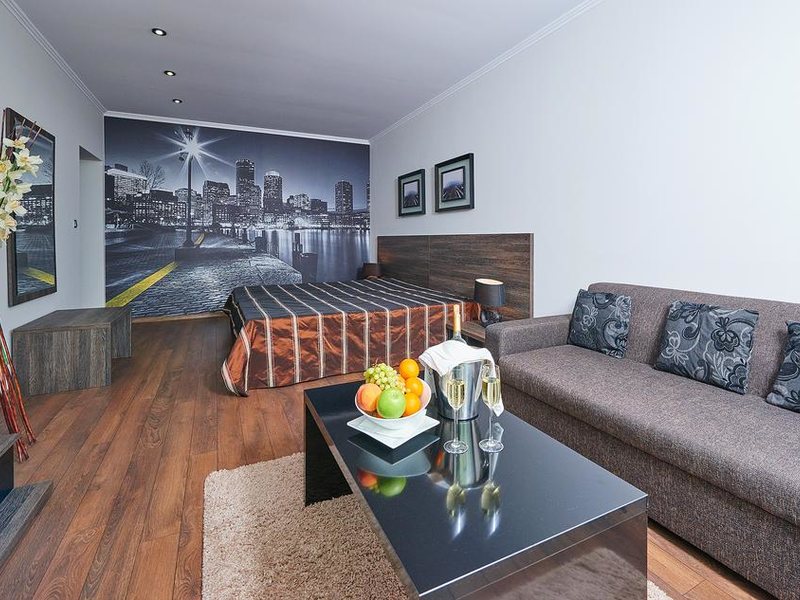 Central Plaza 164513