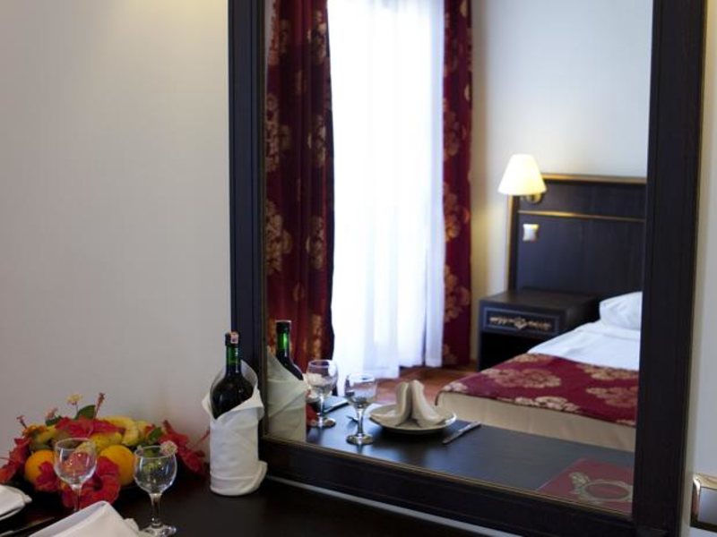 Cesars Resort Side  158800