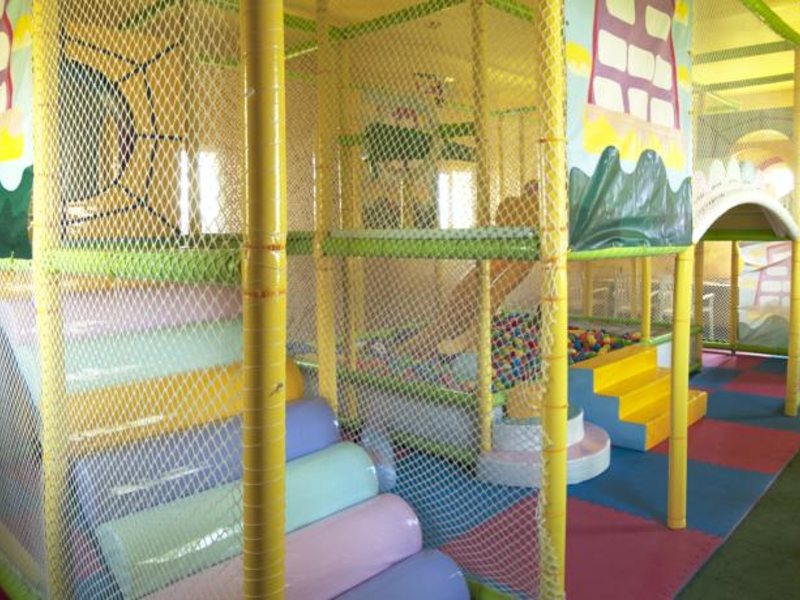 Cesars Resort Side  158811