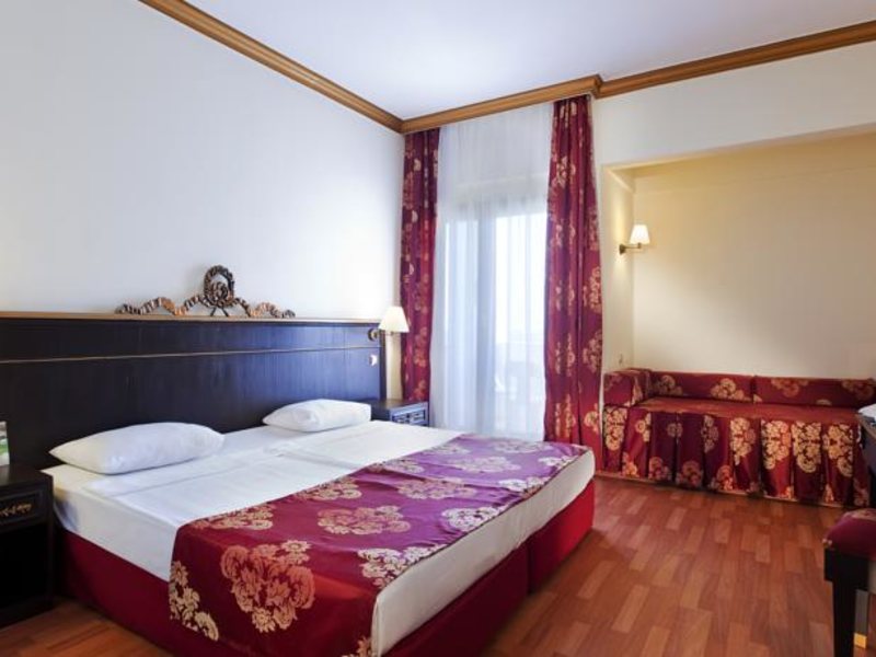 Cesars Resort Side  158812