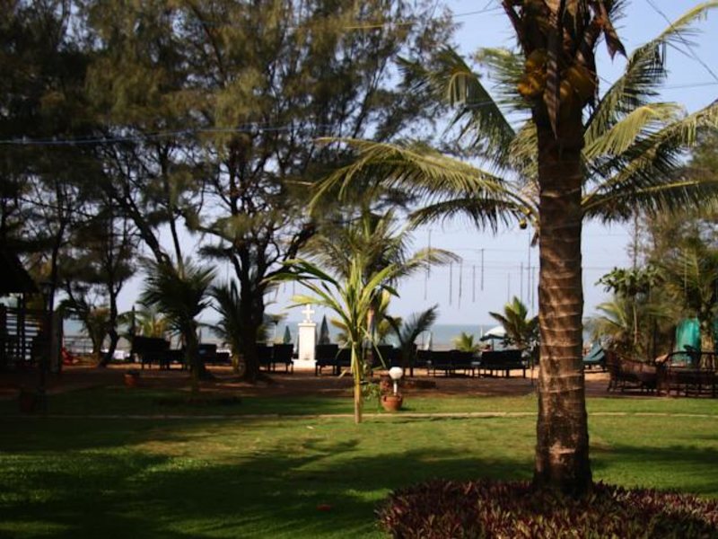 Chalston Beach Resort  114980