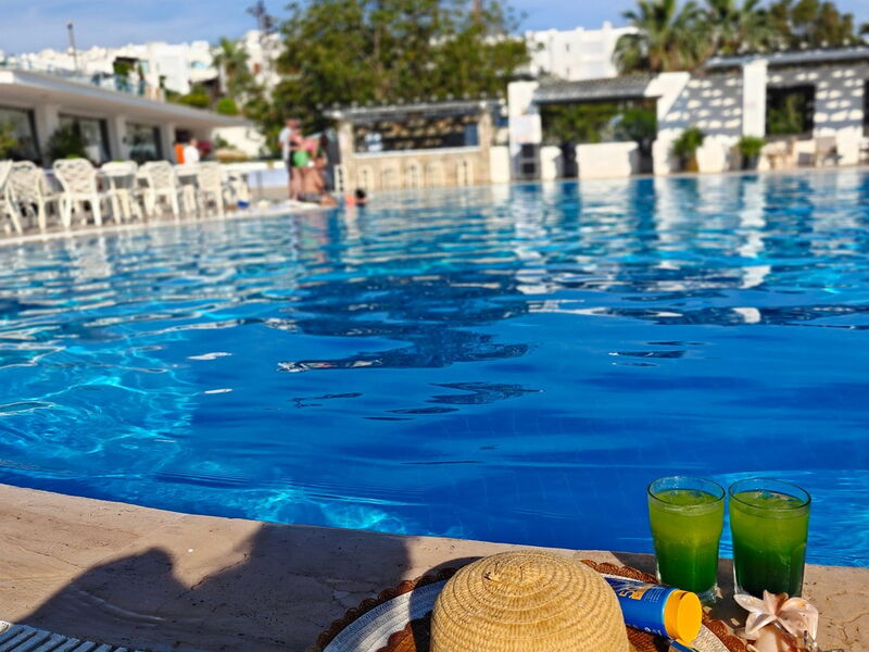 Charm Beach Hotel 327387