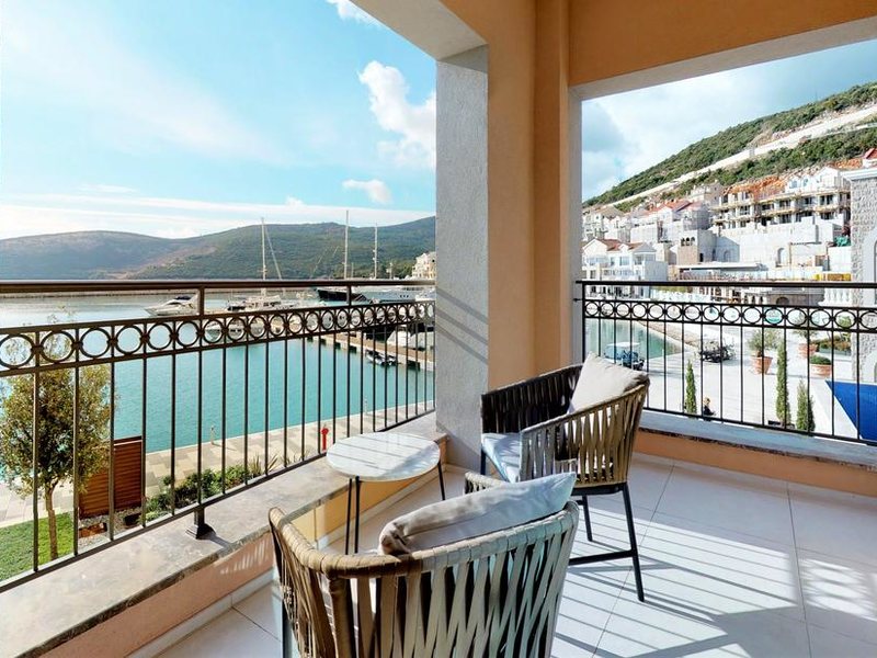 Chedi Lustica Bay Hotel  307885