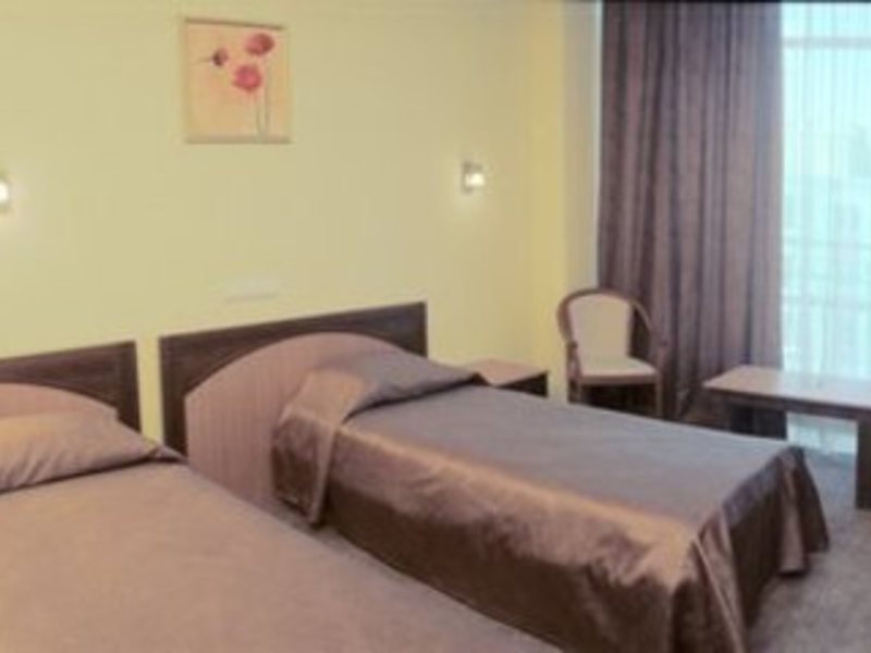 Chernoe More Hotel (Rishelyevskaya Str 11981