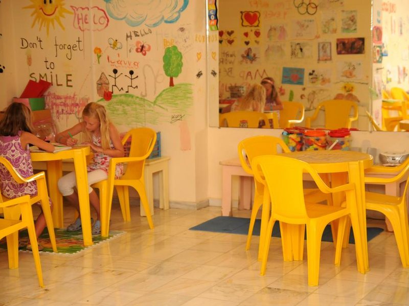 Chrispy World Hotel & Bungalows 216894