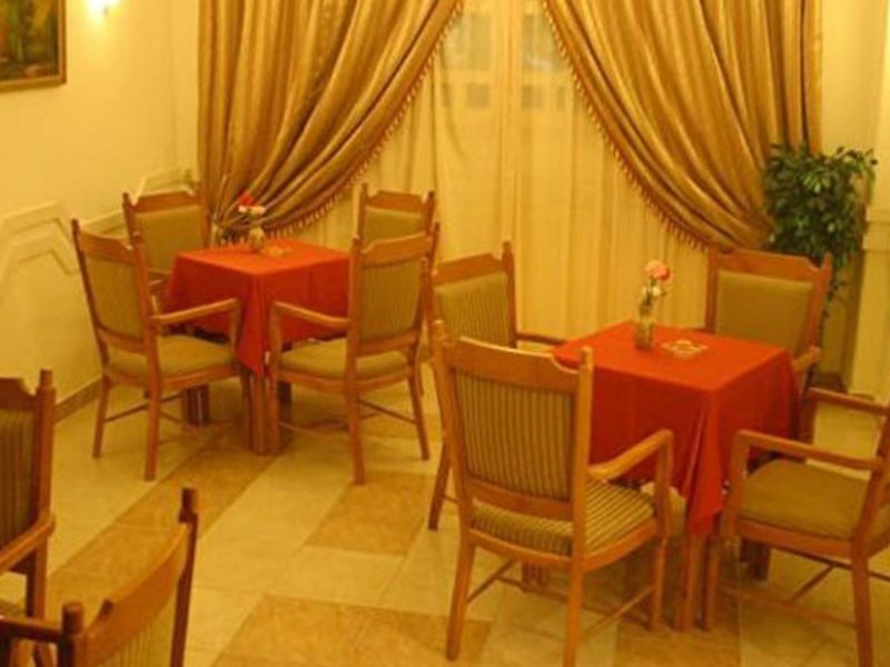 Cinderella Hotel 191225