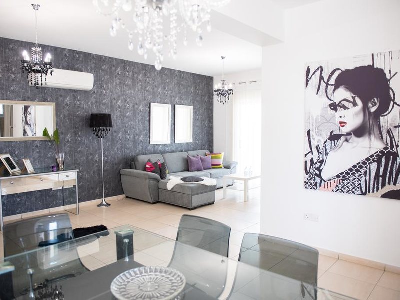 City Center Diamond APT 291608