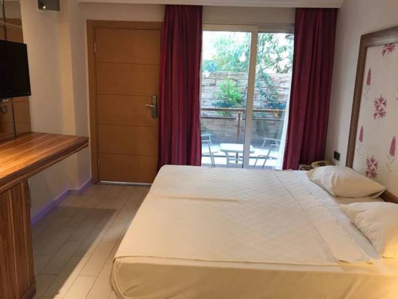 Cle Beach Boutique (Adults Only) 180396