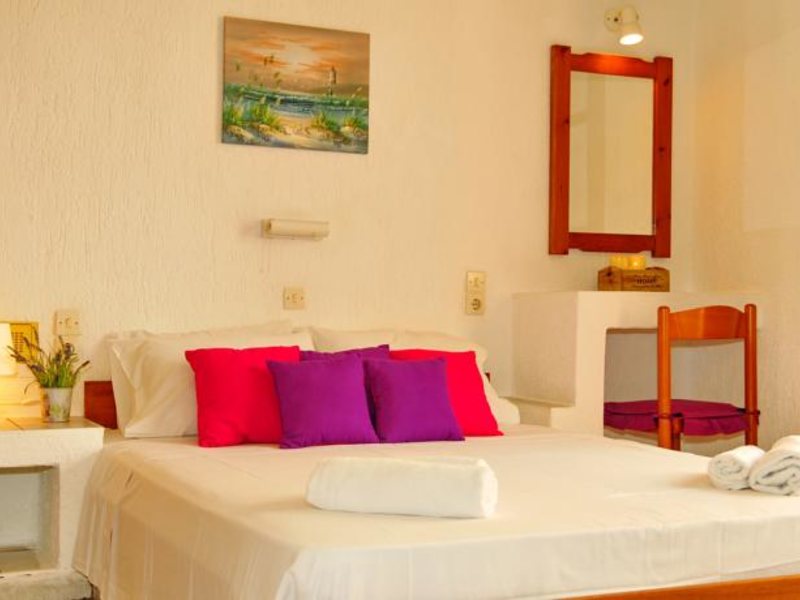 Cleopatra Apartments 77487