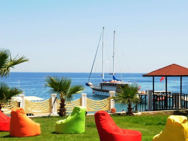 Club Akman Beach 180400