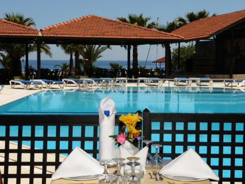 Club Akman Beach 180403