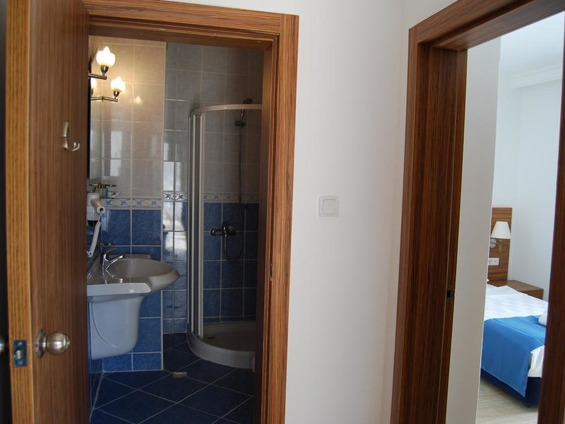 Club Blue White 183038