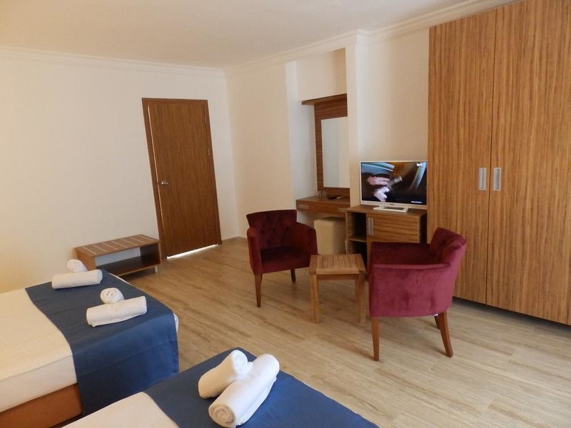 Club Blue White 183049