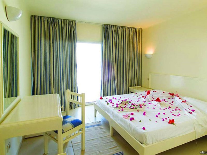 Club El Bousten 16385