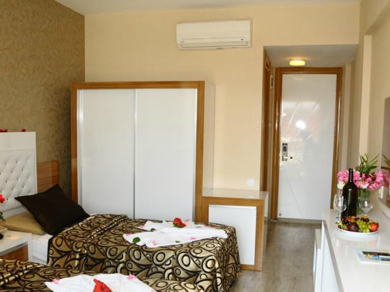 Club Hotel Tess 64143