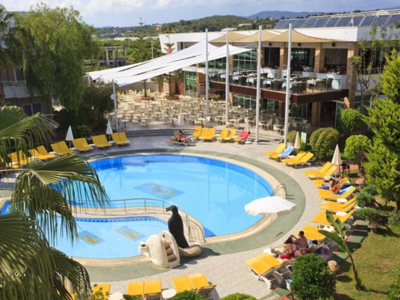 Club Mermaid Village 64280