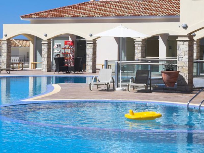 Club St George Apts 81352