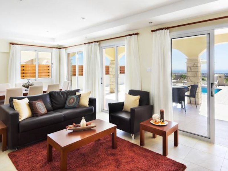 Club St George Apts 81357