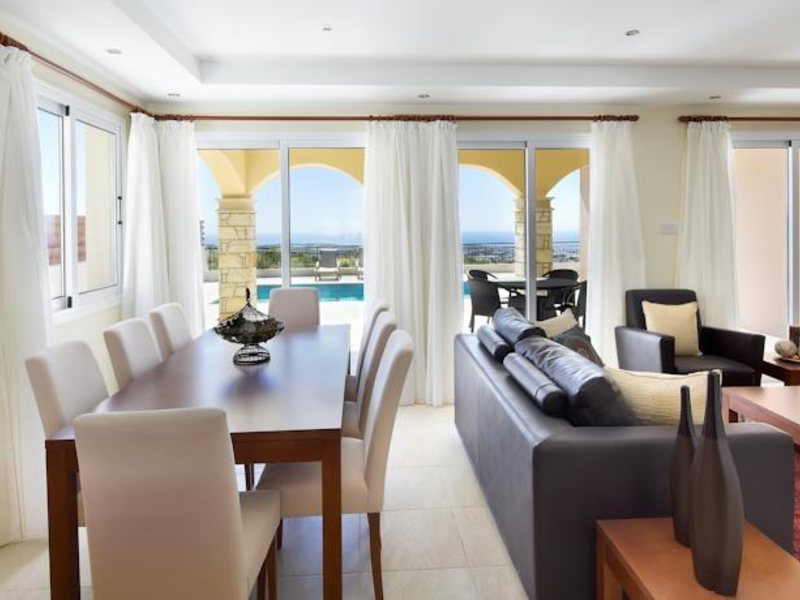 Club St George Apts 81358