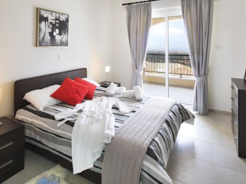 Club St George Apts 81369