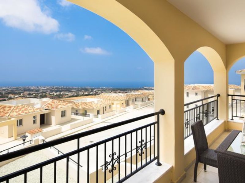 Club St George Apts 81378