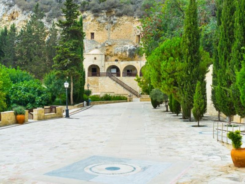 Club St George Apts 81384