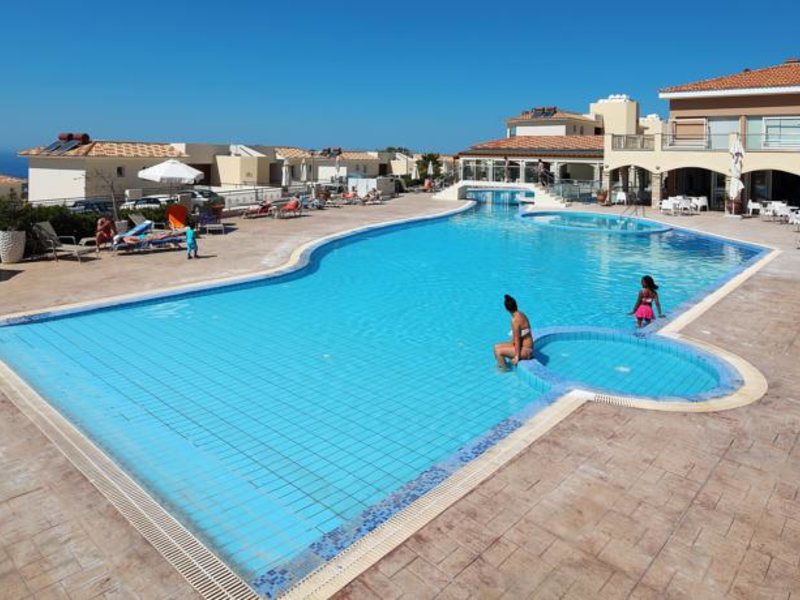 Club St George Apts 81391