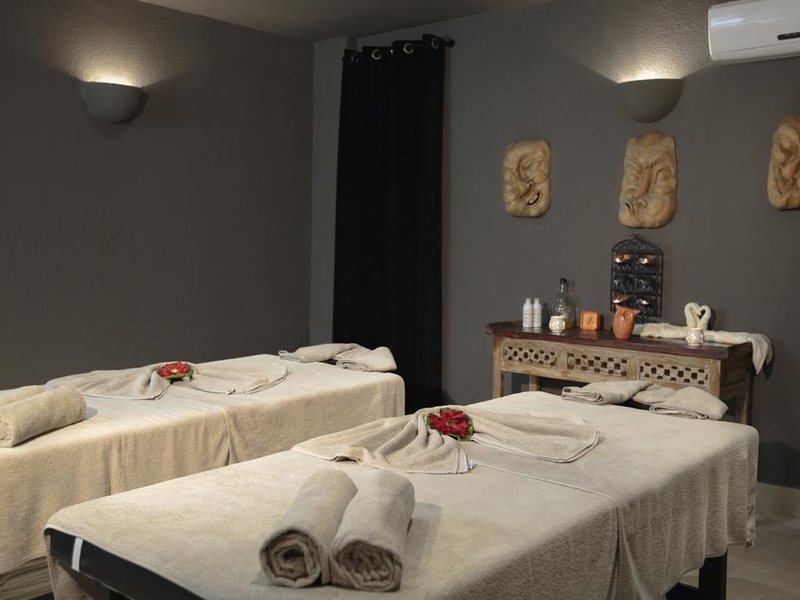 Cocos Beach Club 190050