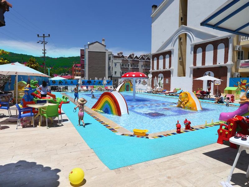 Comet Deluxe Hotel 194987