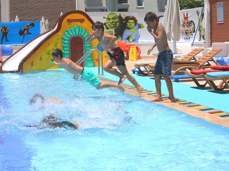 Comet Deluxe Hotel 194988