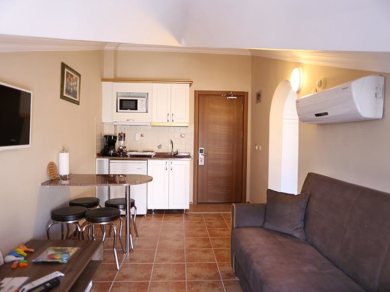 Comet Deluxe Hotel 194989