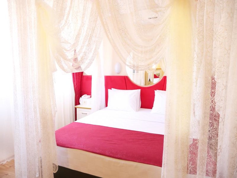 Comet Deluxe Hotel 194993