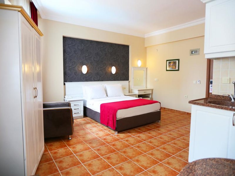 Comet Deluxe Hotel 194998