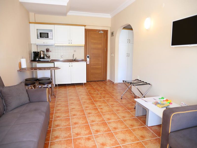 Comet Deluxe Hotel 195000