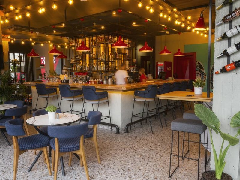 Comfort Suites Hotel 303119