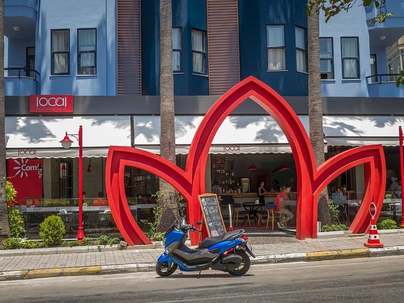 Comfort Suites Hotel 303129