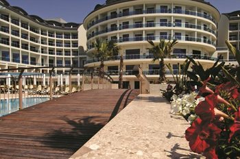 Commodore Elite Suites & Sра