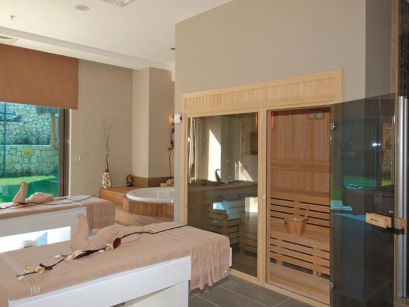 Commodore Elite Suites & Sра 159318