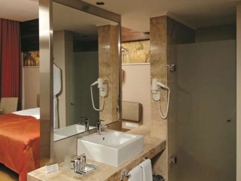 Commodore Elite Suites & Sра 159335