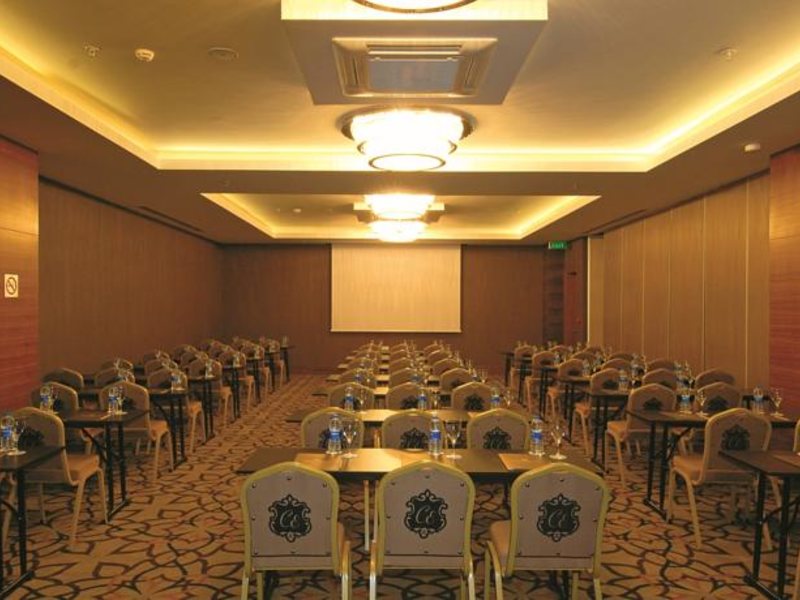 Commodore Elite Suites & Sра 159339