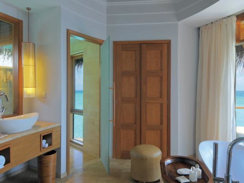 Constance Halaveli 134375