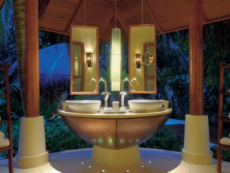 Constance Halaveli 134385