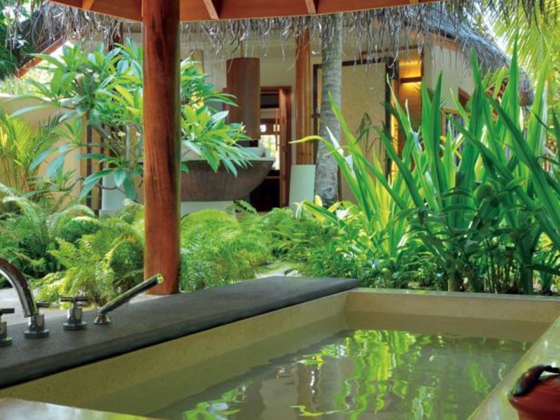 Constance Halaveli 134387