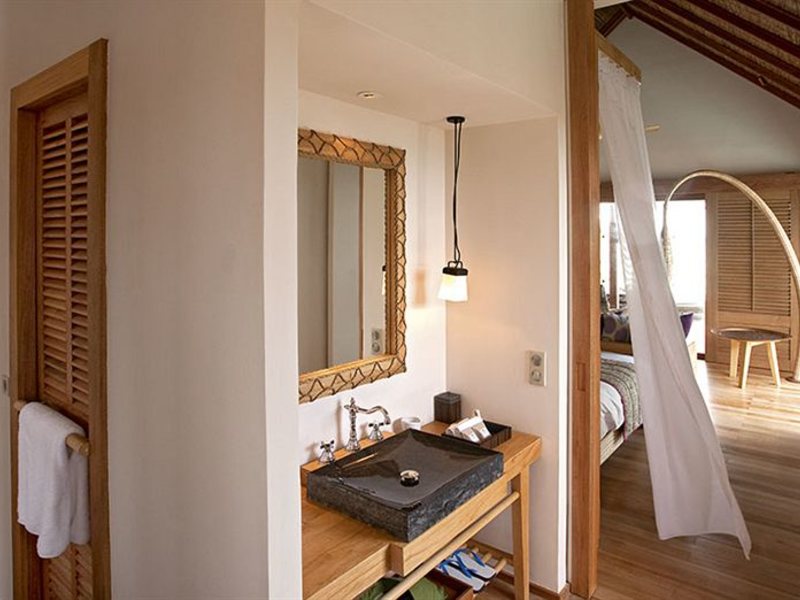 Constance Moofushi 134390