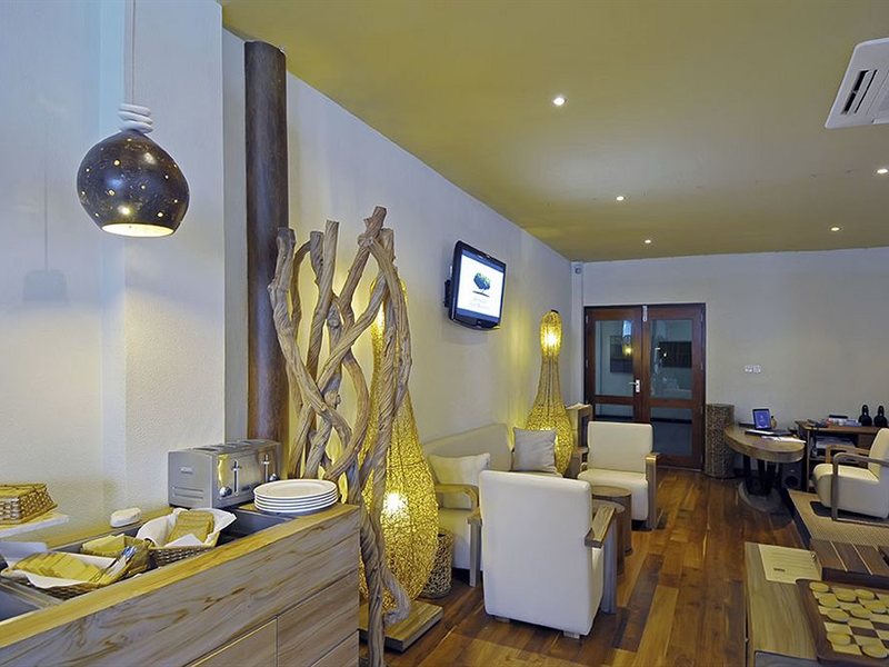 Constance Moofushi 134398