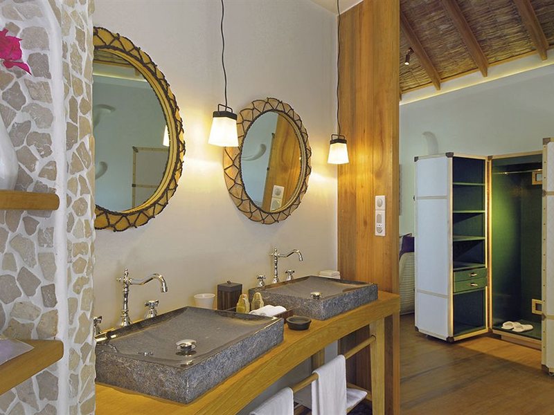 Constance Moofushi 134404