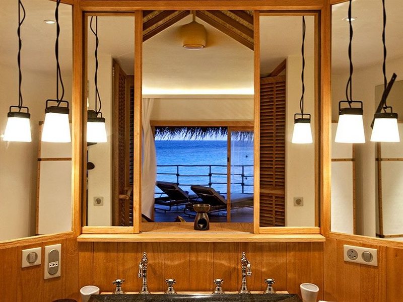 Constance Moofushi 134456