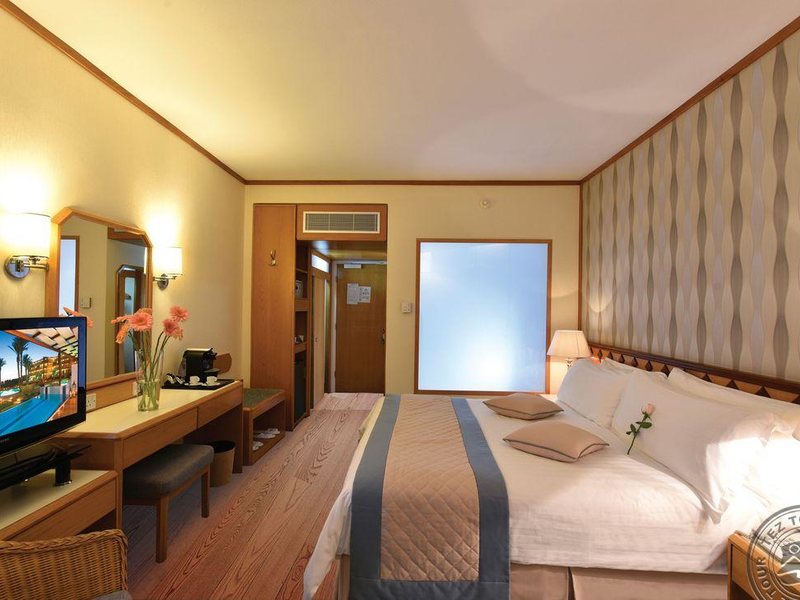 Constantinou Bros Pioneer Beach Hotel 290015